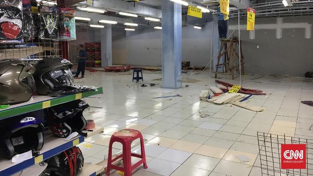 Renovasi di Ramayana Jambu Dua