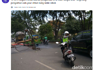 Tiang Listrik Roboh di Daan Mogot, Lalin Tersendat