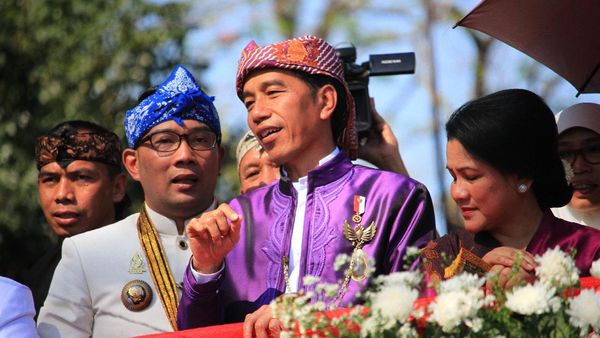 Mesranya Jokowi dan Ridwan Kamil di Atas Kereta Pancasila