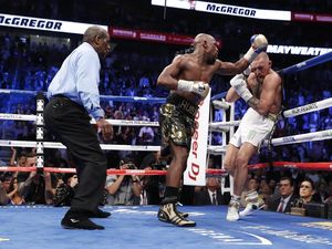 Mayweather Menang TKO atas McGregor