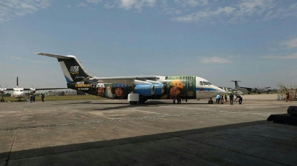 Ini Penampakan Pesawat yang Dicat Wajah Cast Warkop DKI: Reborn