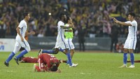 Kekalahan ini membuat para pemain Indonesia tertunduk lesu. Foto: Wahyu Putro A/Antara Foto