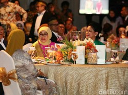 Iriana Jokowi: Selamat Pak JK-Bu Mufidah, Semoga Langgeng