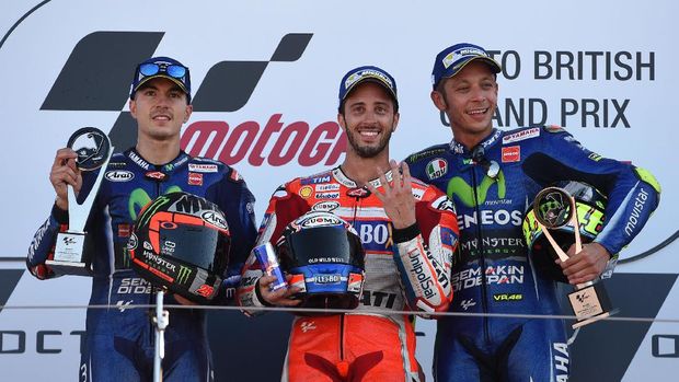 Andrea Dovizioso dan Maverick Vinales berhasil mengalahkan Valentino Rossi Silverstone.