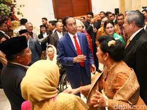 Jokowi dan SBY Bertemu di Ulang Tahun Pernikahan Emas JK