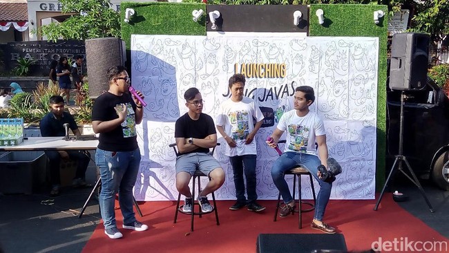 Manfaatkan CFD, 2 Putra Presiden Jualan Kaus di Jalanan Solo Manfaatkan CFD, 2 Putra Presiden Jualan Kaus di Jalanan Solo