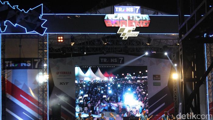 Warga Denpasar Ramaikan Nobar Motogp Di Bali