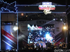 Warga Denpasar Ramaikan Nobar MotoGP di Bali