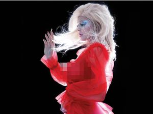 Kylie Jenner Tampil Seksi Pakai Dress Transparan Tanpa Underwear