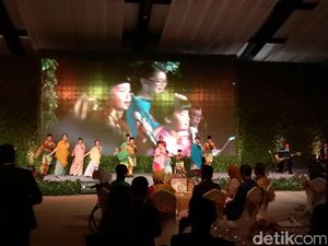 JK Ajak 16 Cucunya Rekreasi ke Monas dan Nonton Air Mancur Menari