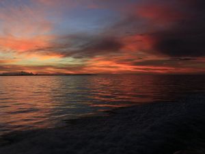 Foto: Senja Kepulauan Widi, Maldives Lewat!