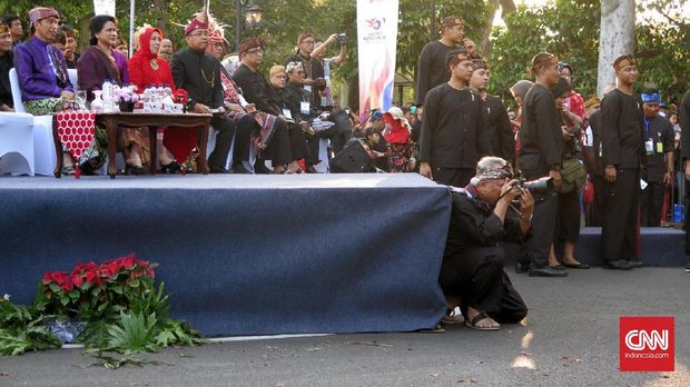 Ikut Jepret Karnaval, Menteri PUPR Dikira Fotografer Istana