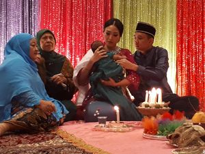 Anak Ayu Dewi Sudah Bisa Cari Uang dan Minta Les Bahasa Inggris