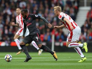 Ketika Warna Sepatu Lacazette Dipermasalahkan Fans Arsenal