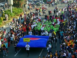 Menlu hingga Menaker Meriahkan Parade ASEAN 50 di CFD Thamrin