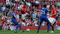 Dalam pertandingan di Old Trafford, Sabtu (26/8/2017) malam WIB, MU sempat dibuat frustrasi oleh solidnya pertahanan Leicester. Foto: REUTERS/Andrew Yates
