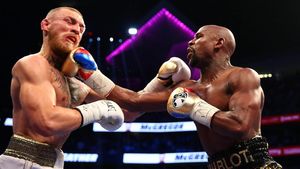 Foto: Duel Mayweather vs McGregor di Atas Ring Tinju