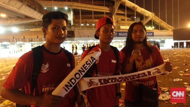 Suporter Timnas Indonesia U-22 sedih Garuda Muda ke final SEA Games 2017. Namun, mereka tetap bangga dengan perjuangan Indonesia. (