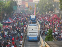 Seru! Warga Tumpah Ruah di CFD Perdana Mampang-Pejaten