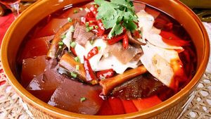 Kalau Berani, Lihat Nih 15 Makanan yang Dicampur Darah Aneka Hewan!