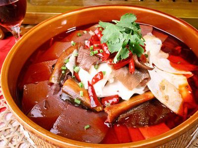 Kalau Berani, Lihat Nih 15 Makanan yang Dicampur Darah Aneka Hewan!