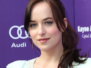 Foto-Foto Menawan Dakota Johnson, Si Cantik Bintang Fifty Shades of Grey