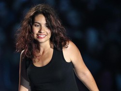 Viral, Aksi Penyanyi Muda Buka Baju dan Hapus Makeup di MTV VMA 2017