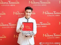 Lay Jadi Member EXO Pertama yang Punya Patung Lilin di Madame Tussauds