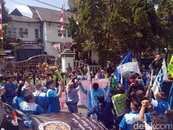 Pasien BPJS Tetap Harus Bayar, Ratusan Buruh Demo di DPRD Sukabumi