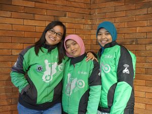 Cerita Wanita Tangguh di Jalan Raya, ke Tanah Suci & Cita-cita S2