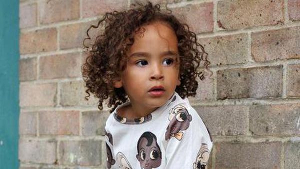 Foto: Gaya Menawan si Kecil Berambut Keriting