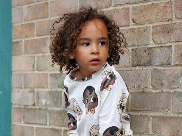 Foto: Gaya Menawan si Kecil Berambut Keriting