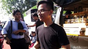 Foto: Gaya Santai Dua Putra Jokowi Promosi Bisnis Martabak dan Kaos