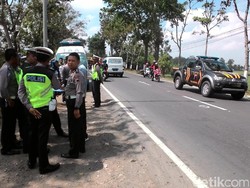 Polisi Olah TKP Kecelakaan yang Tewaskan 7 Orang di Kebumen