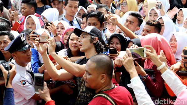Surabaya dan Solo Antusias Sambut Cast Warkop DKI Reborn