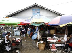 Keluhan Pedagang Pasar Entikong soal Barang Indonesia dan Malaysia