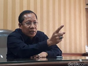 Gubernur Jatim Kabulkan 79 Perusahaan Penangguhan UMK 2018 Gubernur Jatim Kabulkan 79 Perusahaan Penangguhan UMK 2018
