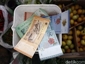Di Pasar Entikong, Beras hingga Gas Malaysia Jadi Primadona Di Pasar Entikong, Beras hingga Gas Malaysia Jadi Primadona