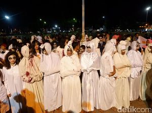 Foto: Ratusan Pocong Gentayangan di Banjarnegara