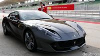 Duduk di Kemudi Ferrari Tercepat