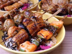 Gurih Empuk Yakitori dengan Nasi Hangat Enak Dimakan Siang Ini