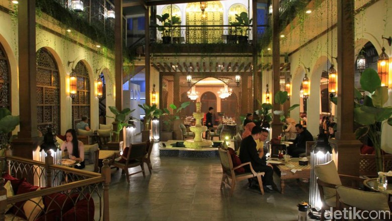 Wisata masakan bergaya Timur Tengah yang lagi ngehits di Bandung (Wisma Putra/detikTravel) Wisata masakan bergaya Timur Tengah yang lagi ngehits di Bandung (Wisma Putra/detikTravel)