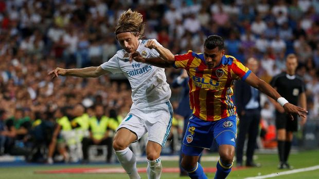 Jeison Murillo (kanan) direkrut Barcelona dari Valencia dengan status pinjaman.