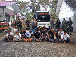 TNI AL Tangkap Kapal Pengangkut 29 TKI Ilegal di Kepri