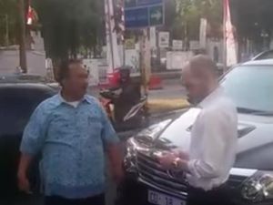 Senggolan Mobil dengan Diplomat Asing? Begini Cara Penyelesaiannya Senggolan Mobil dengan Diplomat Asing? Begini Cara Penyelesaiannya