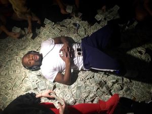 Pamer Kemewahan Mayweather di Medsos Bikin Terpana Pamer Kemewahan Mayweather di Medsos Bikin Terpana
