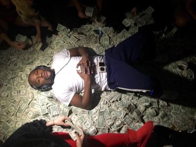 Pamer Kemewahan Mayweather di Medsos Bikin Terpana