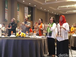 Menteri PPA, Wagub Jatim dan Ratusan Orang Main Angklung Bareng
