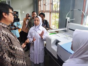 Menperin Airlangga Hartarto Tinjau SMAK Padang