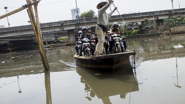 Ini Sungai Jakarta, Bisakah Jadi Jalur Transportasi Seperti Bangkok?